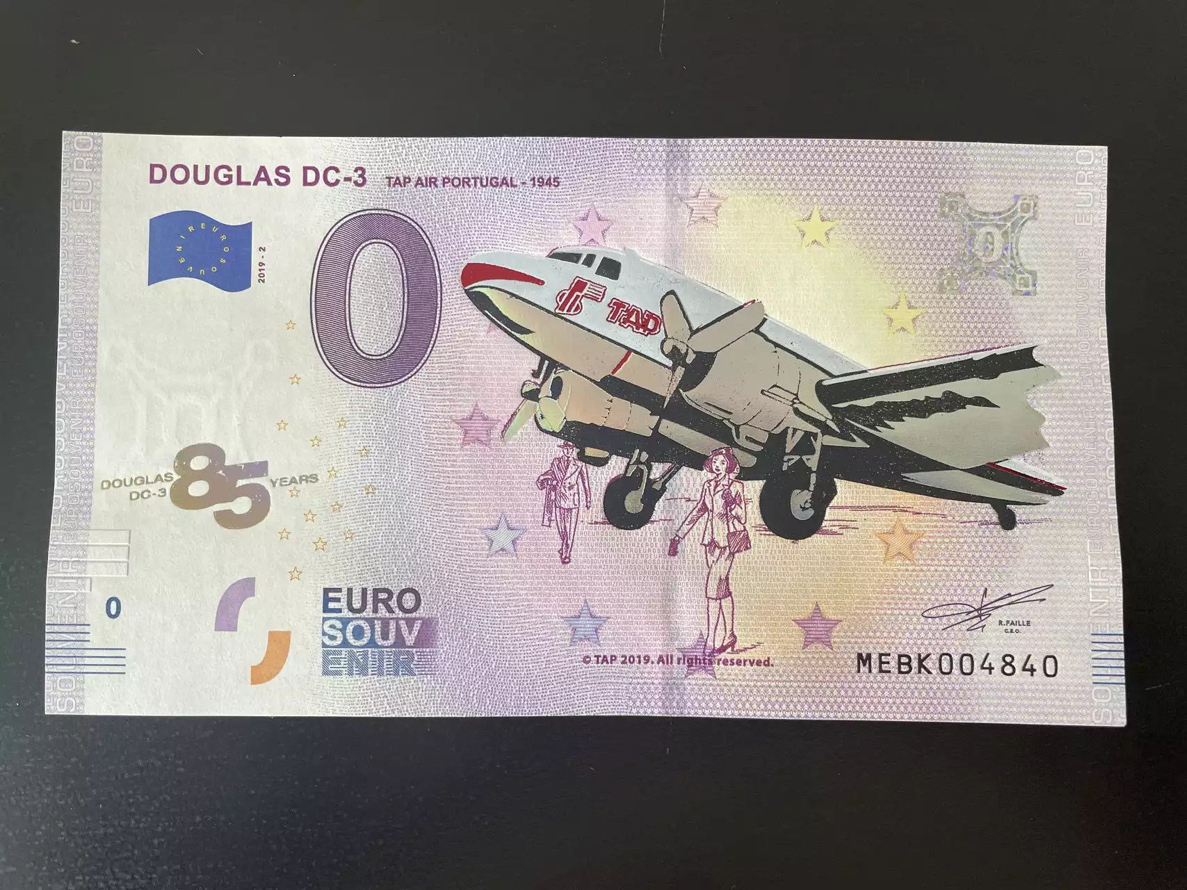 85 Jahre Douglas DC-3 TAP Air Portugal mit Goldfolie